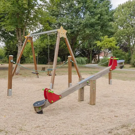 Du Chene مكان تخييم Saint-Julien-de-Concelles